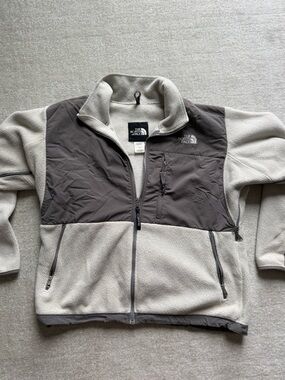 The North Face Women’s Fleece Jacket - Light Gray with Cream